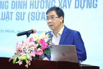 Tiến sĩ Lê Trường Sơn, Hiệu trưởng Trường đại học Luật Thành phố Hồ Chí Minh phát biểu tại hội thảo.