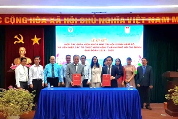 Viện Khoa học xã hội vùng Nam Bộ và Liên hiệp các tổ chức hữu nghị Thành phố Hồ Chí Minh ký kết thỏa thuận hợp tác.