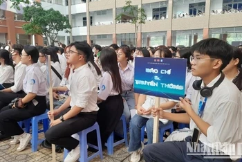 Các tân sinh viên tham gia Lễ khai giảng năm học 2023-2024.