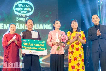 Cặp đôi tài tử Nguyễn Thanh Phong và Huỳnh Thị Kim Tuyến giành ngôi vị quán quân.