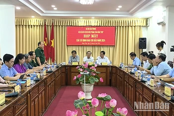 Đại tá Nguyễn Văn Minh, Chính ủy Bộ Chỉ huy Bộ đội Biên phòng tỉnh Đồng Tháp phát biểu tại hội nghị. Ảnh: HỮU NGHĨA