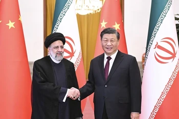 Tổng thống Iran Ebrahim Raisi và Tổng Bí thư, Chủ tịch Trung Quốc Tập Cận Bình. (Ảnh: Tân Hoa Xã)