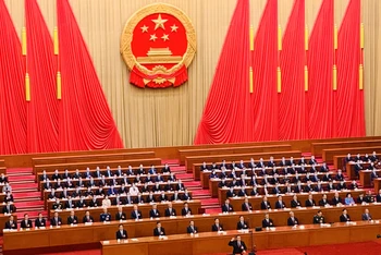 Tân Thủ tướng Trung Quốc Lý Cường tuyên thệ nhậm chức. (Ảnh: HỮU HƯNG)