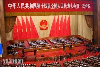 Một phiên họp toàn thể của kỳ họp thứ nhất Quốc hội Trung Quốc khóa 14. (Ảnh: HỮU HƯNG)