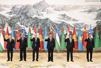 Các nhà lãnh đạo Trung Quốc và các nước Trung Á tại hội nghị thượng đỉnh tổ chức tại thành phố Tây An. (Ảnh: Tân Hoa Xã)