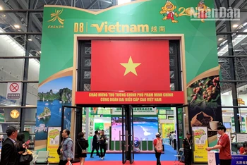 [Video] Ấn tượng gian hàng Việt Nam tại Hội chợ CAEXPO 