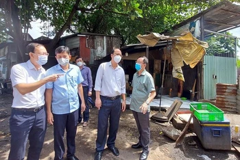 Lãnh đạo Thành phố Hồ Chí Minh kiểm tra công tác phòng, chống sốt xuất huyết trên địa bàn quận 4.