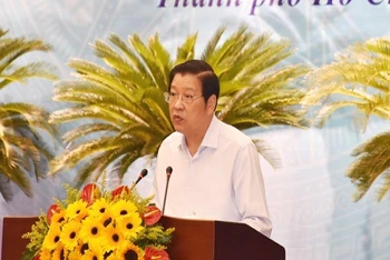 Đồng chí Phan Đình Trạc phát biểu tại hội nghị.