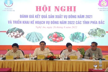 Lãnh đạo Bộ Nông nghiệp và Phát triển nông thôn chủ trì hội nghị.