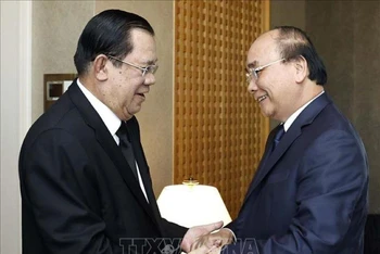 Chủ tịch nước Nguyễn Xuân Phúc gặp Thủ tướng Campuchia Samdech Techno Hun Sen. (Ảnh: Thống Nhất/TTXVN)