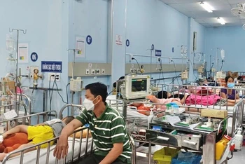 Trẻ điều trị sốt xuất huyết tại Bệnh viện Nhi đồng 1, Thành phố Hồ Chí Minh.