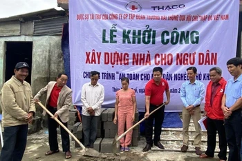 Khởi công 2 ngôi nhà an toàn cho ngư dân có hoàn cảnh khó khăn tại xã Phong Bình.