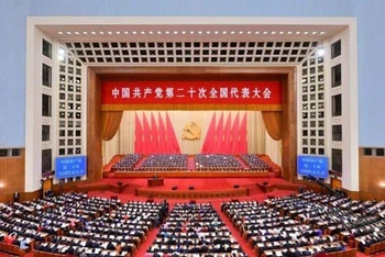 Toàn cảnh phiên khai mạc Đại hội XX của Đảng Cộng sản Trung Quốc. (Ảnh: Tân Hoa xã)
