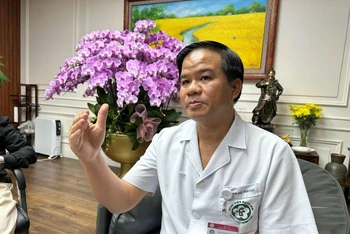 Phó Giáo sư, Tiến sĩ Đào Xuân Cơ, Giám đốc Bệnh viện Bạch Mai.