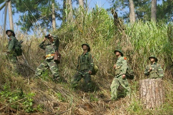Bộ đội biên phòng Quảng Nam tuần tra trên tuyến biên giới Việt-Lào. 