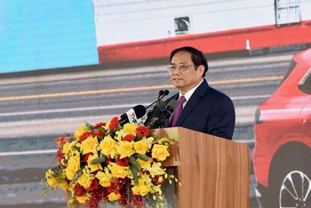 Thủ tướng Phạm Minh Chính phát biểu tại lễ xuất khẩu lô xe ô-tô điện đầu tiên của Vinfast.