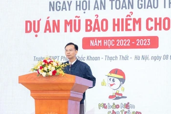 TS Trần Hữu Minh - Chánh văn phòng - Văn phòng Ủy Ban an toàn giao thông quốc gia phát biểu khai mạc buổi lễ trao tặng mũ.