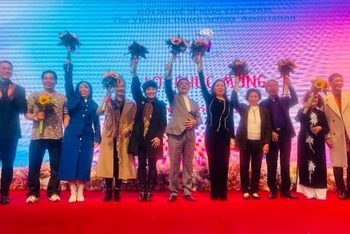 Vinh danh các tác giả hội viên được trao tặng Giải thưởng Hồ Chí Minh, Giải thưởng Nhà nước về văn học nghệ thuật - đợt 10.