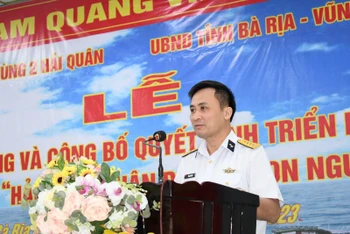 Đại tá Vũ Anh Tuấn, Bí thư Đảng uỷ, Chính ủy Vùng 2 Hải quân đã phát động triển khai hoạt động “Hải quân nhận đỡ đầu con ngư dân”.