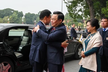 Chủ tịch Quốc hội Vương Đình Huệ và Phu nhân nồng nhiệt chào đón Chủ tịch Quốc hội Hàn Quốc Kim Jin Pyo và Phu nhân thăm chính thức Việt Nam.
