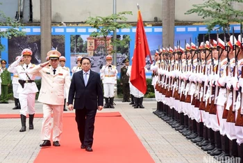 Thủ tướng Phạm Minh Chính duyệt đội, danh dự.