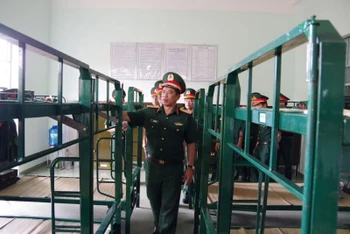Bộ Tư lệnh thành phố kiểm tra công tác phục vụ huấn luyện chiến sĩ mới tại Trung đoàn Gia Định.
