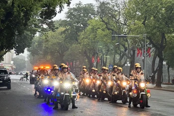 Lực lượng Cảnh sát giao thông tham gia diễu hành tại lễ ra quân.