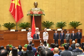 Đúng 10 giờ, tại phòng họp Diên Hồng (Nhà Quốc hội), Chủ tịch nước Võ Văn Thưởng thực hiện nghi lễ tuyên thệ nhậm chức. 