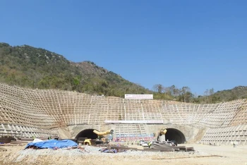 Tổng quan mặt ngoài công trình hầm núi Vung tại Ninh Thuận.