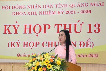 Bí thư Tỉnh ủy, Chủ tịch Hội đồng nhân dân tỉnh Quảng Ngãi Bùi Thị Quỳnh Vân phát biểu tại Kỳ họp. 