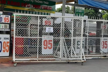 Nhiều cửa hàng xăng, dầu tại Thành phố Hồ Chí Minh từng phải tạm ngừng hoạt động do khó khăn nguồn cung. (Ảnh: Cao Tân)