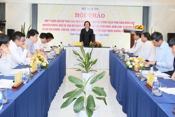 Đồng chí Phạm Thị Thanh Trà, Ủy viên Trung ương Đảng, Bộ trưởng Nội vụ phát biểu chỉ đạo tại hội thảo.