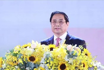 Thủ tướng Phạm Minh Chính trình bày diễn văn kỷ niệm 370 năm xây dựng và phát triển tỉnh Khánh Hòa. (Ảnh: TTXVN)