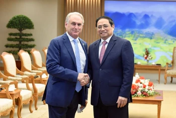Thủ tướng Phạm Minh Chính và Bộ trưởng Thương mại và Du lịch Australia Don Farrell.
