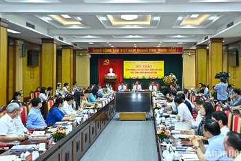 Quang cảnh hội thảo "Tiềm năng, liên kết phát triển du lịch các tỉnh Chiến khu Việt Bắc" tổ chức tại tỉnh Tuyên Quang.