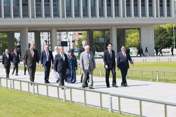 Thủ tướng Phạm Minh Chính đến thăm Công viên tưởng niệm hòa bình Hiroshima, Nhật Bản. (Ảnh: Dương Giang)
