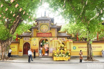 Đại lễ Phật đản Phật lịch 2567 - Dương lịch 2023 diễn ra tại chùa Quán Sứ, thành phố Hà Nội.
