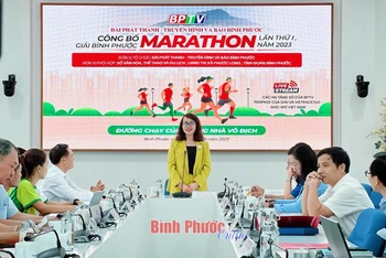 Tỉnh ủy viên, Giám đốc - Tổng Biên tập BPTV Nguyễn Thị Minh Nhâm, Trưởng Ban tổ chức giải Bình Phước marathon lần thứ I, năm 2023 phát biểu công bố giải.