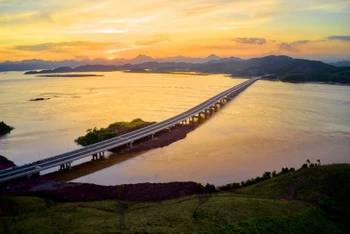 Tuyến cao tốc Vân Đồn - Móng Cái kết nối giao thông xuyên tỉnh Quảng Ninh và thúc đẩy giao thương, hợp tác quốc tế.
