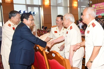 Thủ tướng Phạm Minh Chính với các đại biểu tại Đại hội thành lập Hội Cựu Công an nhân dân Việt Nam.