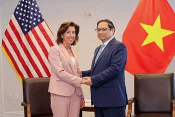 Thủ tướng Phạm Minh Chính tiếp Bộ trưởng Thương mại Hoa Kỳ Gina Raimondo. (Ảnh: Nhật Bắc)