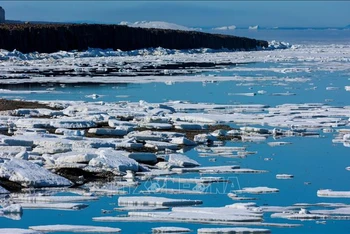 Những tảng băng trôi ở Baffin Bay, đảo Greenland. (Ảnh tư liệu: AFP/TTXVN)