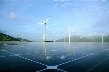 Dự án điện gió và điện mặt trời tại xã Lợi Hải và Bắc Phong (Thuận Bắc, Ninh Thuận). (Ảnh minh họa: Minh Hưng/TTXVN)