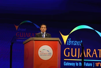 Phó Thủ tướng Trần Lưu Quang phát biểu tại Hội nghị Thượng đỉnh Gujarat toàn cầu đầy sức sống. 