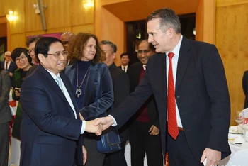 Thủ tướng Phạm Minh Chính gặp các Đại sứ, Trưởng đại diện các tổ chức quốc tế và các nhà đầu tư nước ngoài tại Việt Nam. 