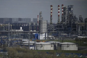 Nhà máy lọc dầu ở ngoại ô Moskva, Nga. (Ảnh: AFP/TTXVN)
