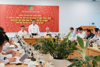 Đồng chí Nguyễn Xuân Thắng phát biểu ý kiến tại buổi làm việc.
