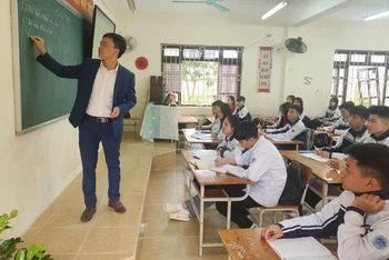 Giờ dạy, học của thầy, trò Trường THPT Minh Quang, Ba Vì, Hà Nội. 