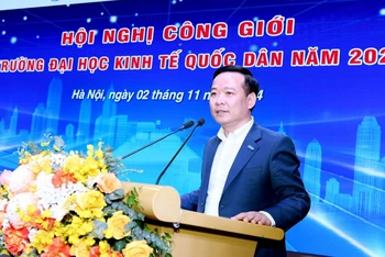 PGS, TS Bùi Huy Nhượng chia sẻ tại hội nghị