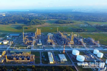 Nhà máy lọc dầu Dung Quất đóng vai trò quan trọng đối với sự phát triển kinh tế-xã hội của tỉnh Quảng Ngãi và vùng kinh tế trọng điểm miền trung.